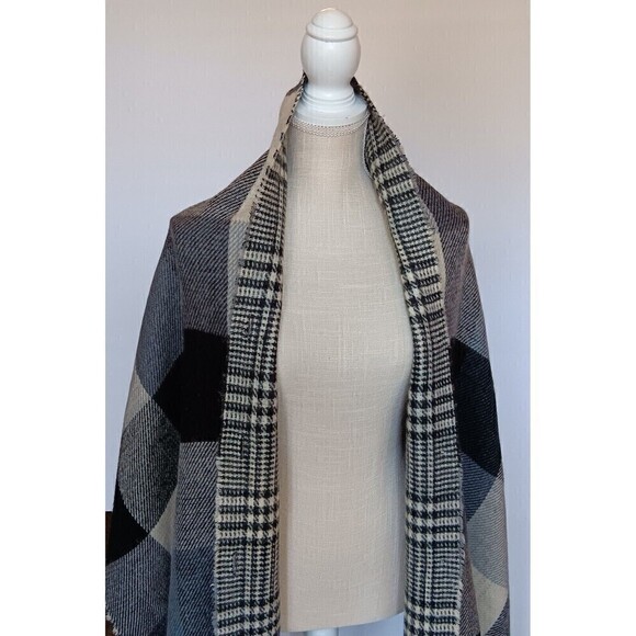 Demdaco Soft Black Gray Cream Plaid Scarf w/Buttons - Picture 5 of 9
